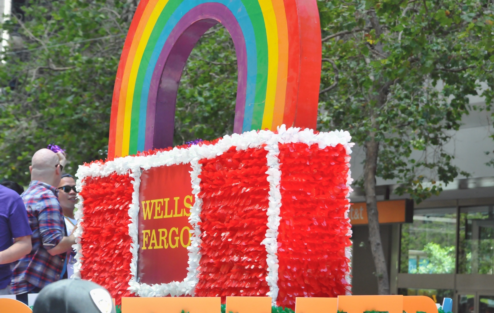 ./San_Francisco_Pride_Parade_20160626_122840_C16_6478.jpg