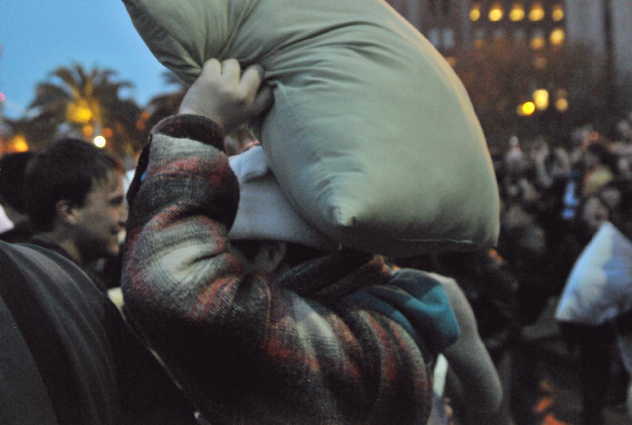 ./ValentinesDayPillowFight20100214_180154_1395BCX.jpg