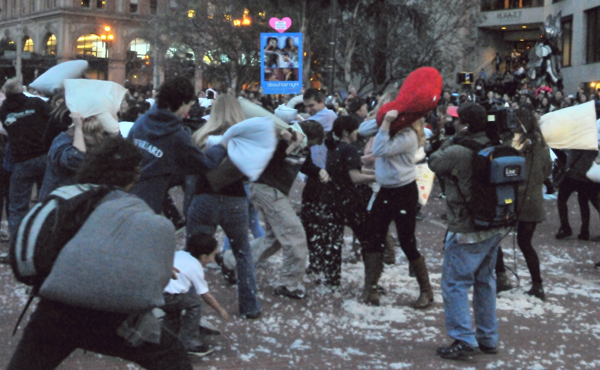 ./Valentines_Day_Pillow_Fight_20140214_175012_C14_0239.jpg