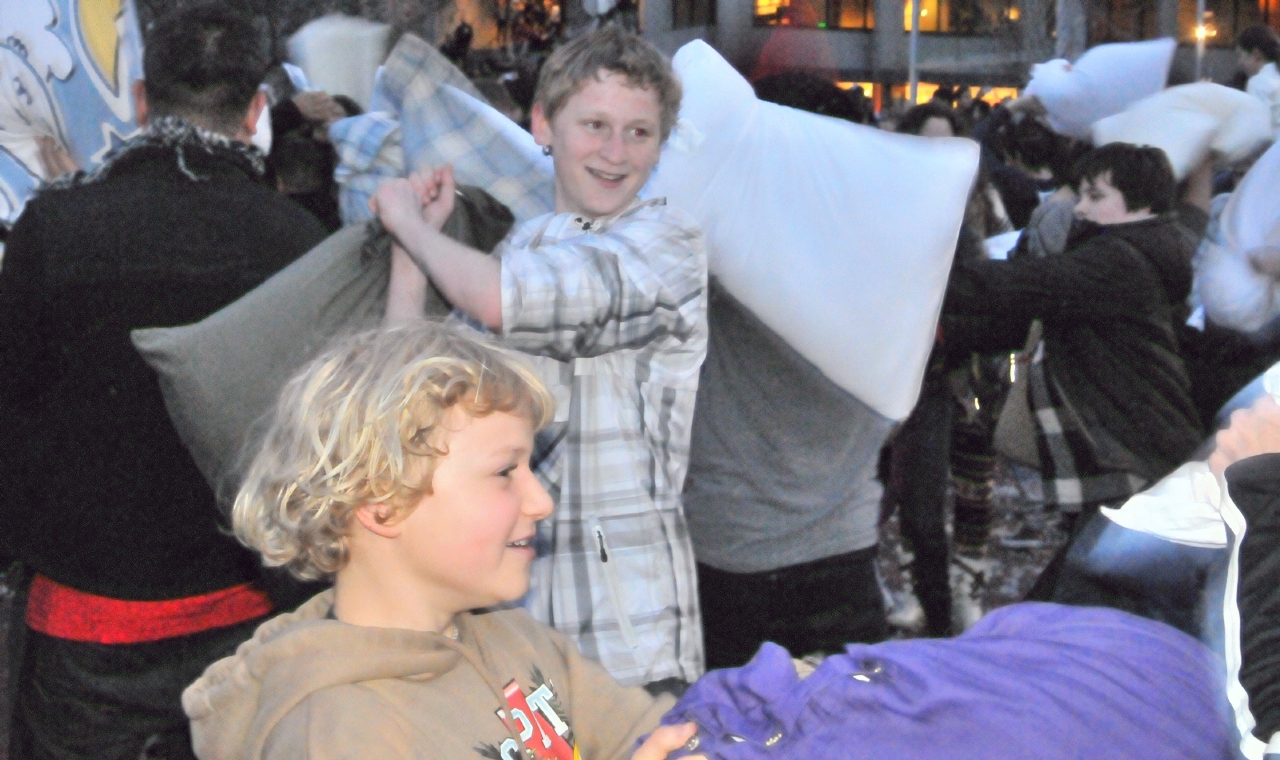 ./Valentines_Day_Pillow_Fight_20140214_175448_C14_0288.jpg