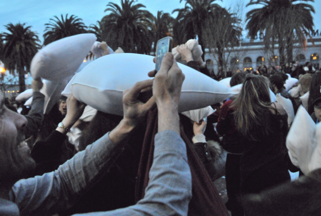 ./Valentines_Day_Pillow_Fight_20140214_175613_C14_0316.jpg