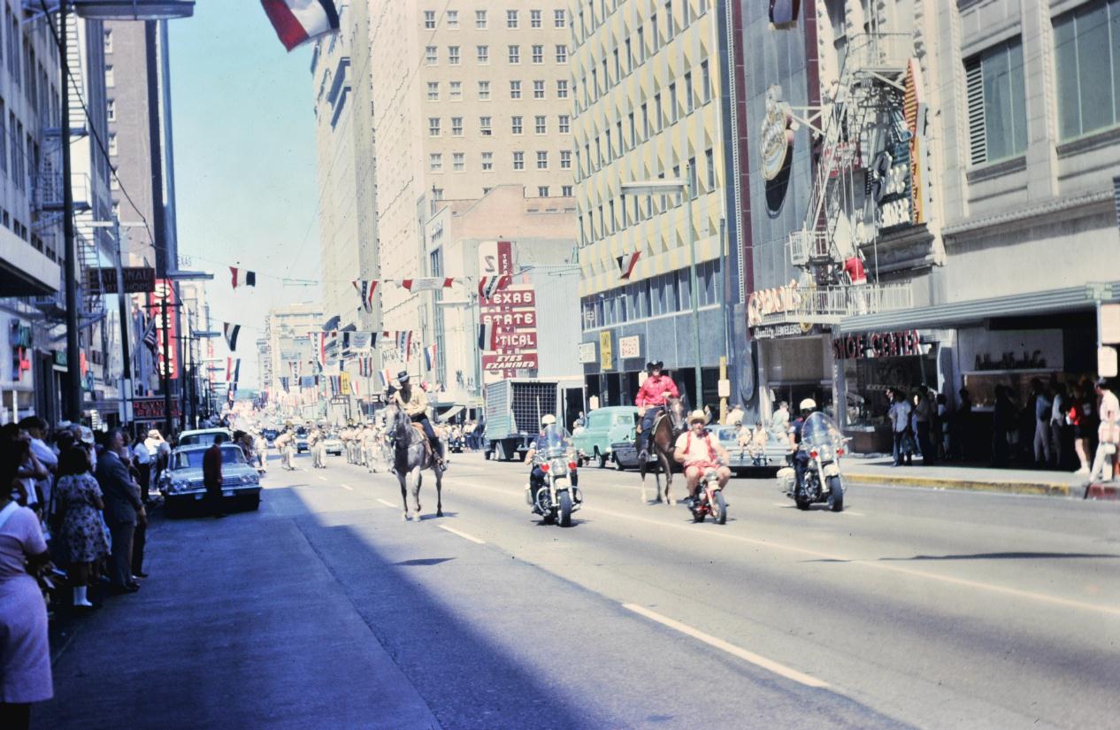 ./DallasParade196406_200903_0466BCXS.jpg