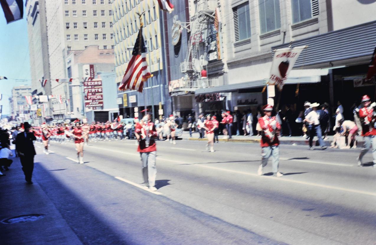 ./DallasParade196406_200903_0474BCXS.jpg