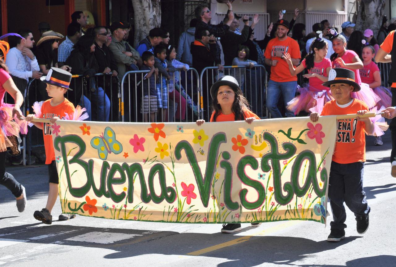 ./Banners_Carnival_Parade_20110529_094053_B11_4380.jpg