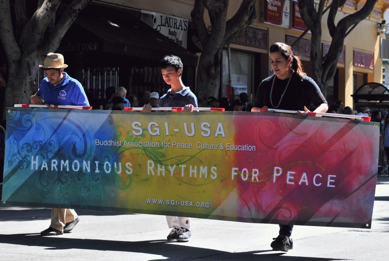 ./Banners_Carnival_Parade_20110529_101248_B11_4550.jpg