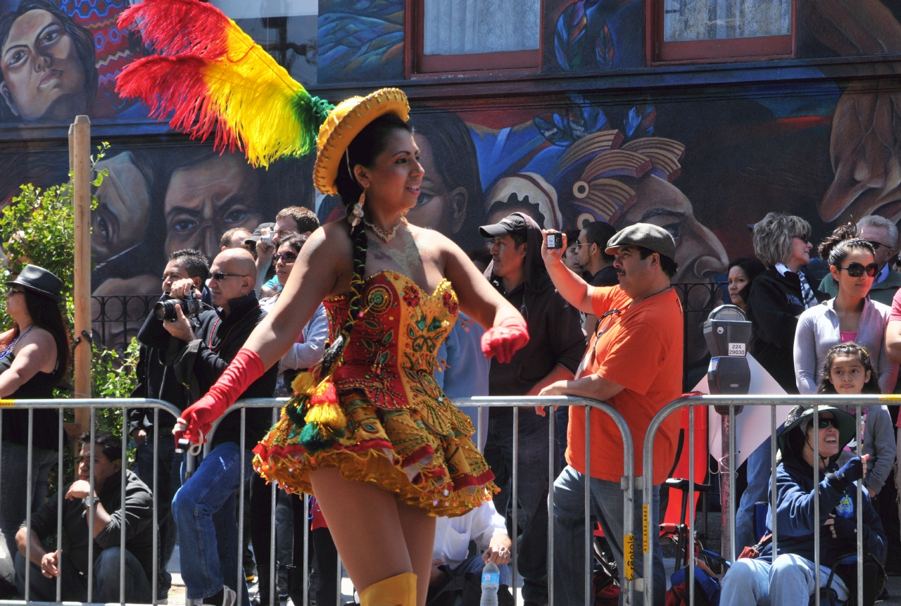 ./Carnival_Parade_San_Francisco_20130526_114302_B13_4648.jpg