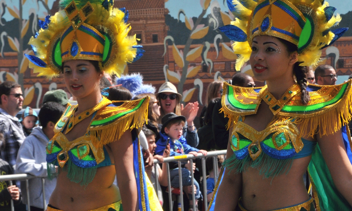 ./Carnival_Parade_San_Francisco_20130526_102732_B13_3725.jpg