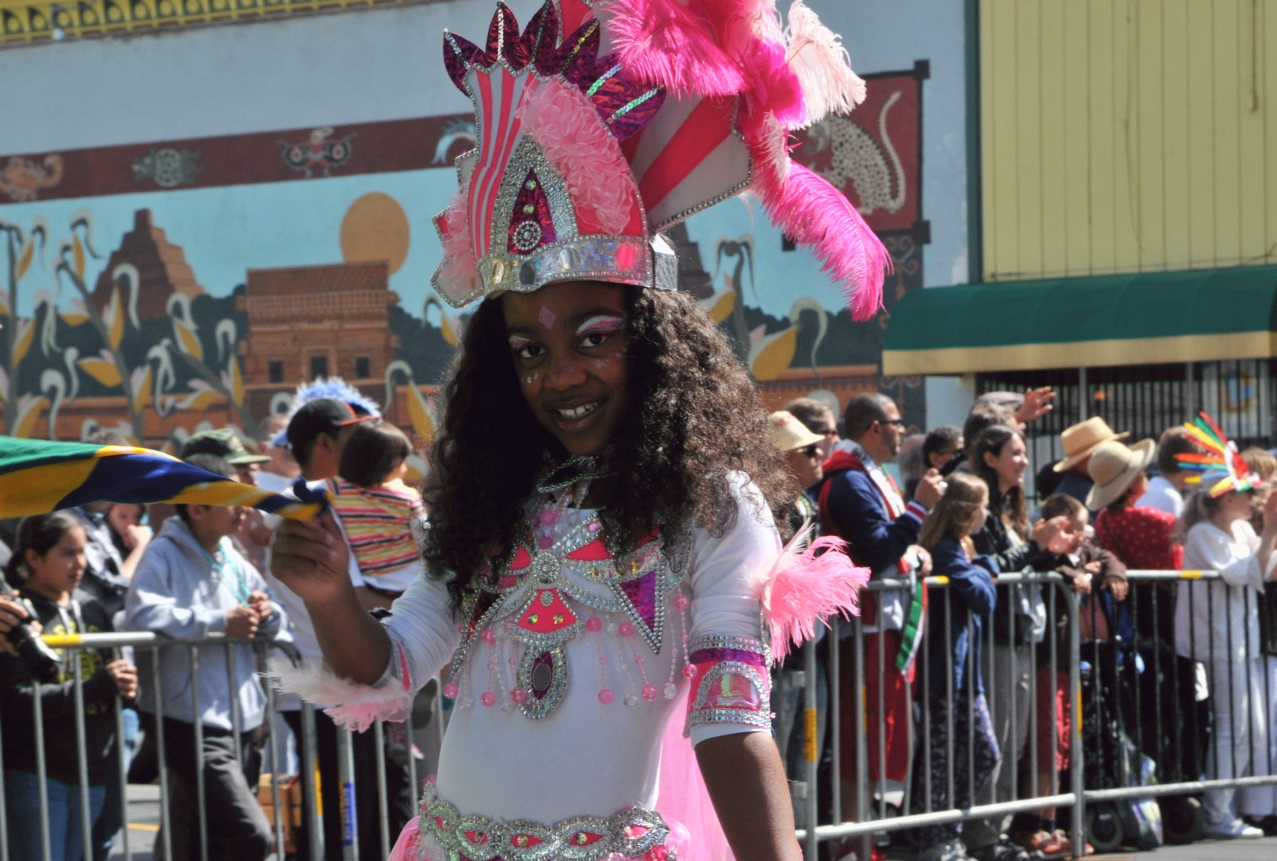 ./Carnival_Parade_San_Francisco_20130526_102736_B13_3727.jpg