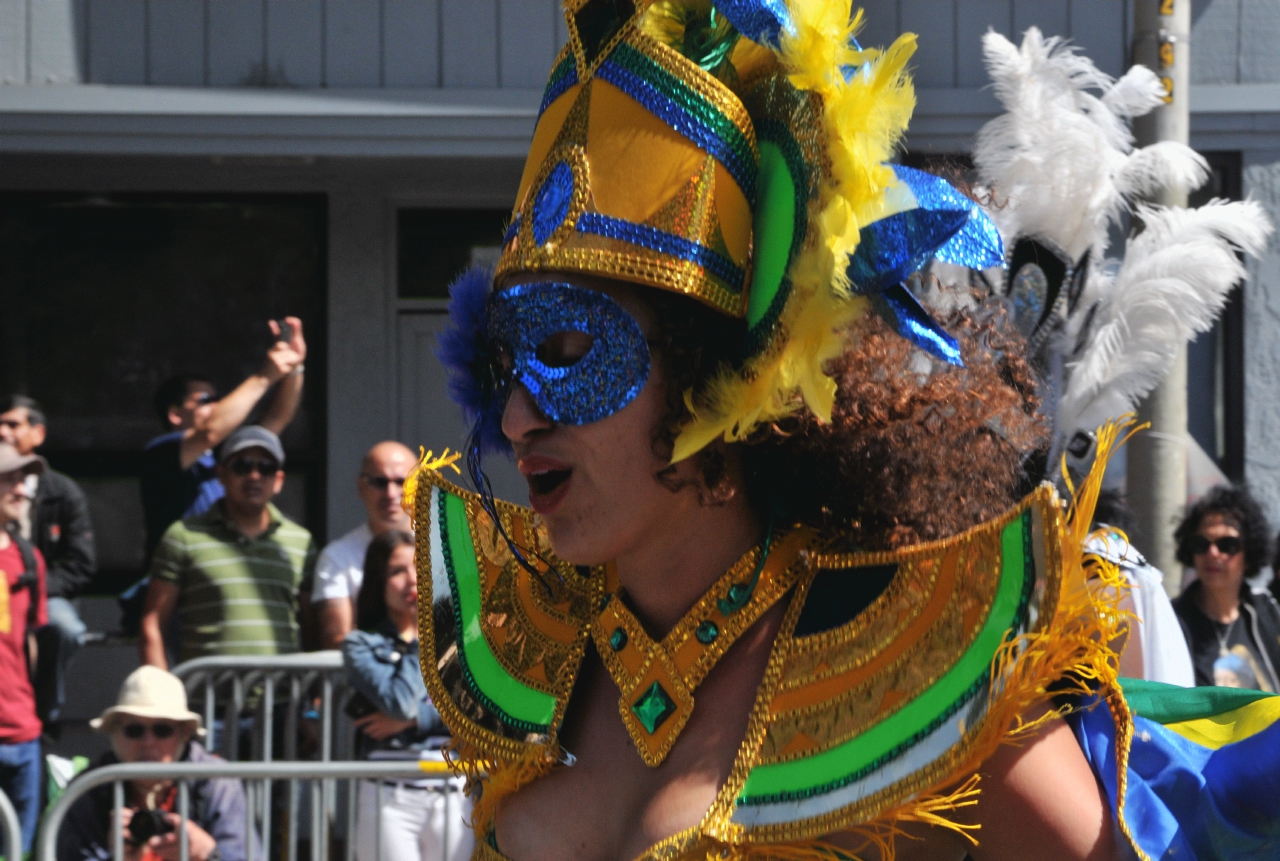 ./Carnival_Parade_San_Francisco_20130526_102748_B13_3732.jpg