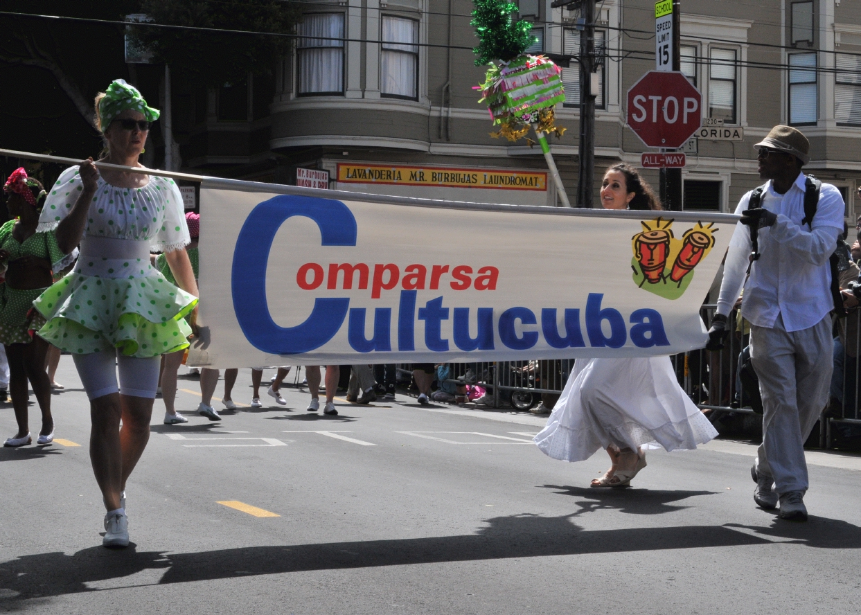 ./Carnival_Parade_San_Francisco_20130526_104701_B13_3906.jpg