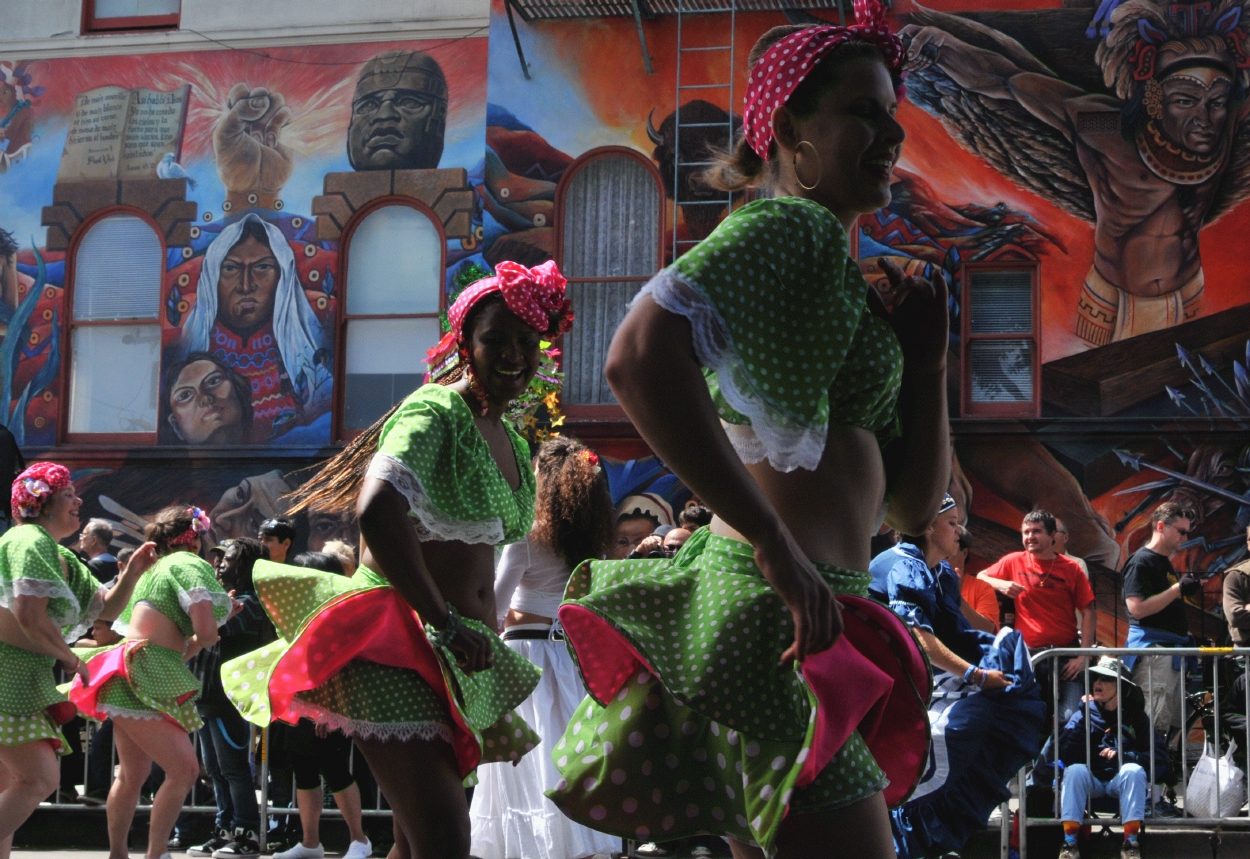 ./Carnival_Parade_San_Francisco_20130526_104732_B13_3913.jpg