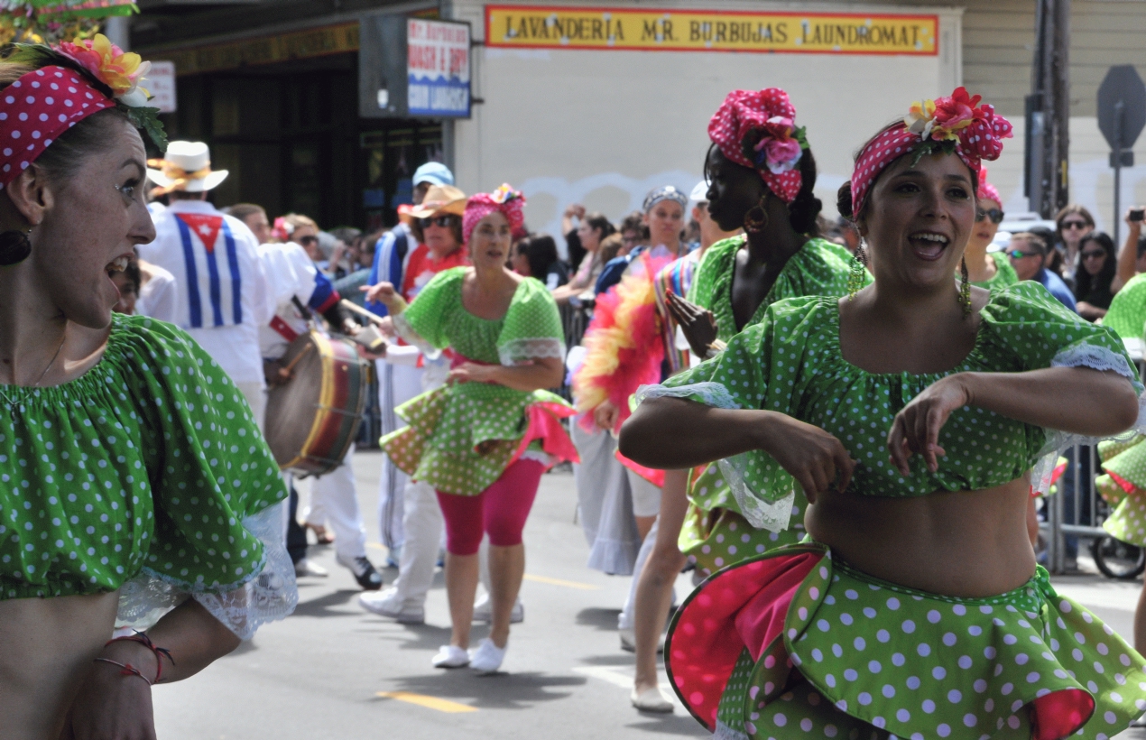 ./Carnival_Parade_San_Francisco_20130526_104759_B13_3918.jpg