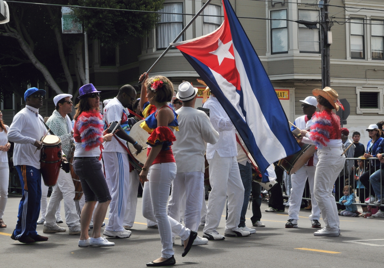 ./Carnival_Parade_San_Francisco_20130526_104830_B13_3924.jpg