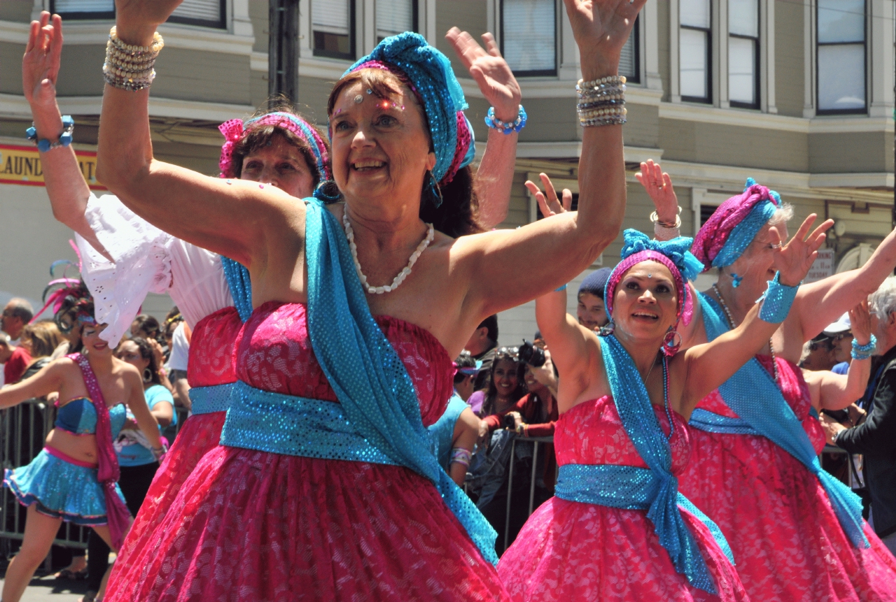 ./Carnival_Parade_San_Francisco_20130526_121337_B13_5043.jpg