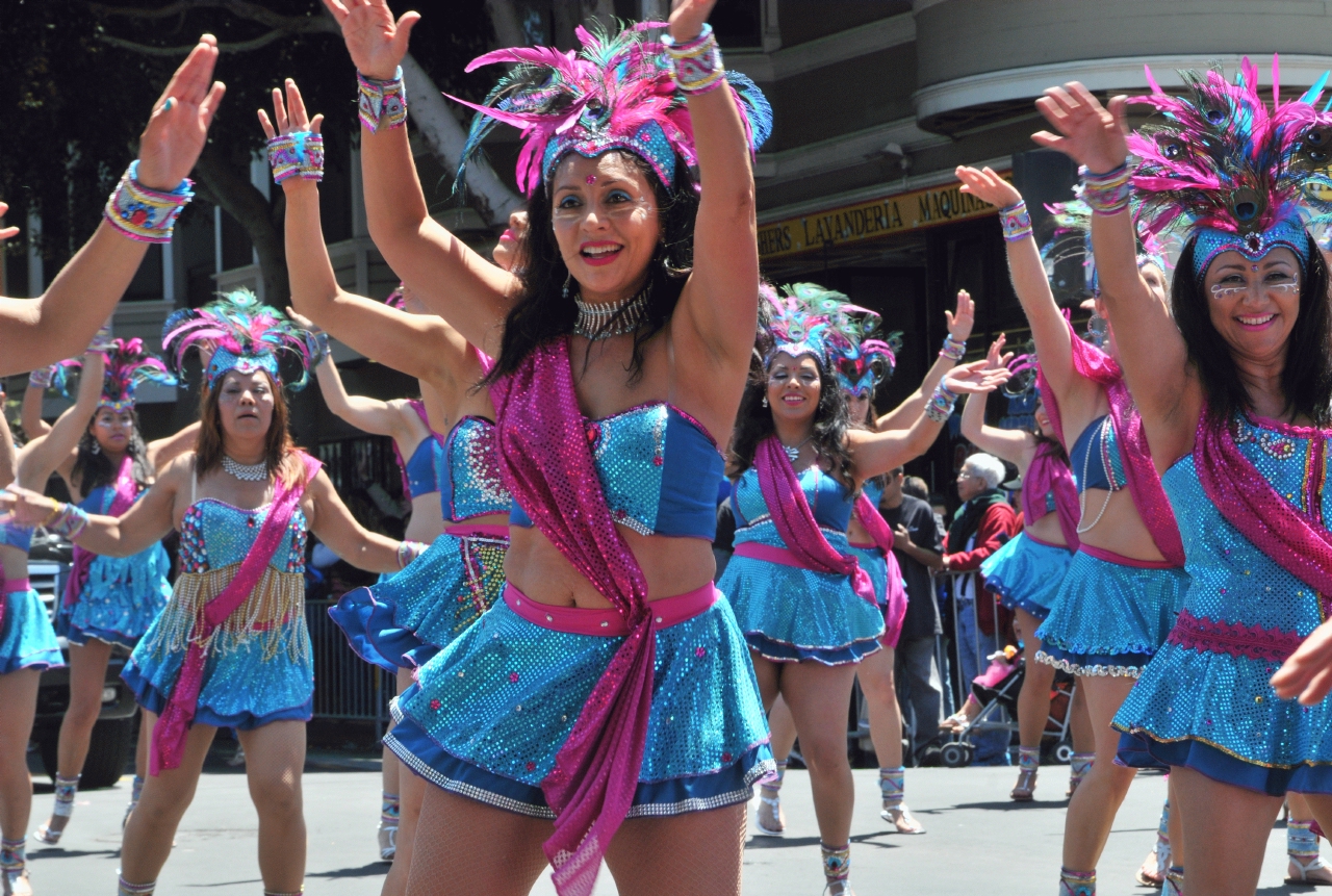 ./Carnival_Parade_San_Francisco_20130526_121403_B13_5051.jpg