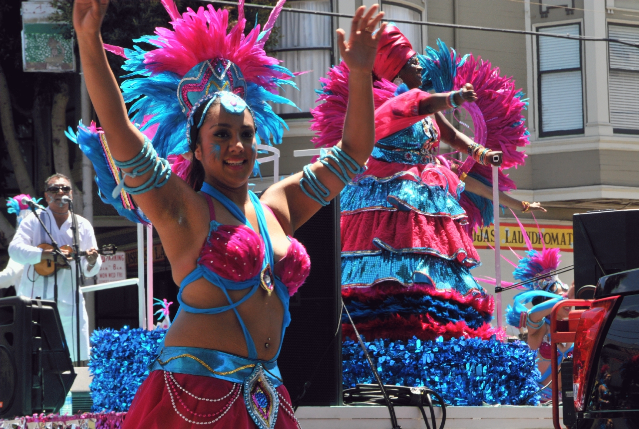 ./Carnival_Parade_San_Francisco_20130526_121508_B13_5066.jpg