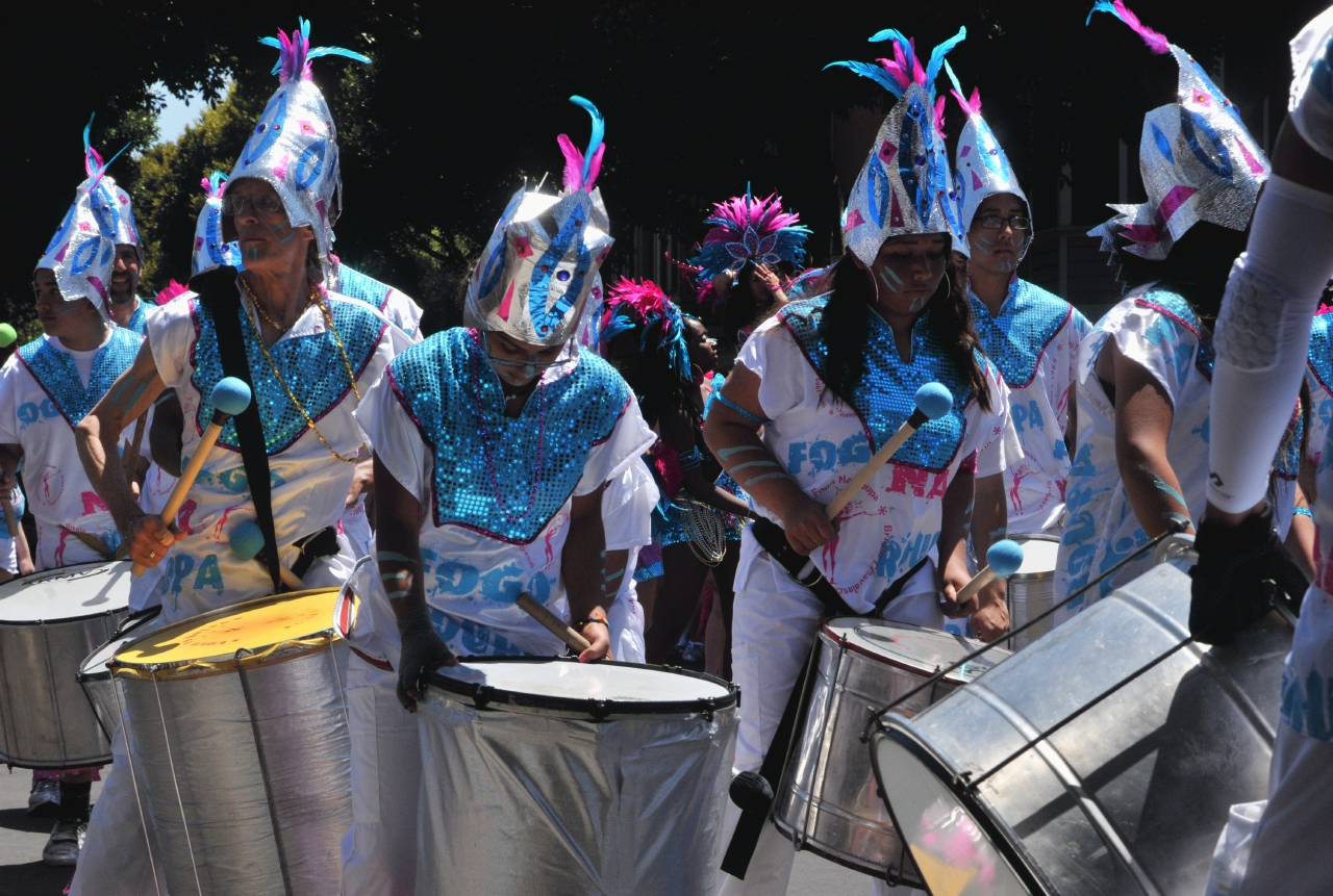 ./Carnival_Parade_San_Francisco_20130526_121636_B13_5082.jpg