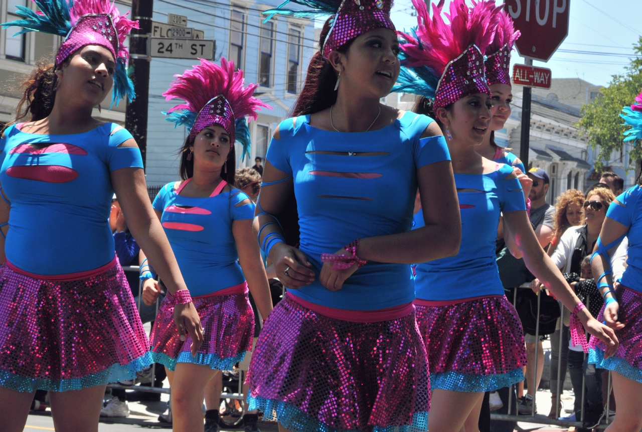 ./Carnival_Parade_San_Francisco_20130526_121858_B13_5126.jpg