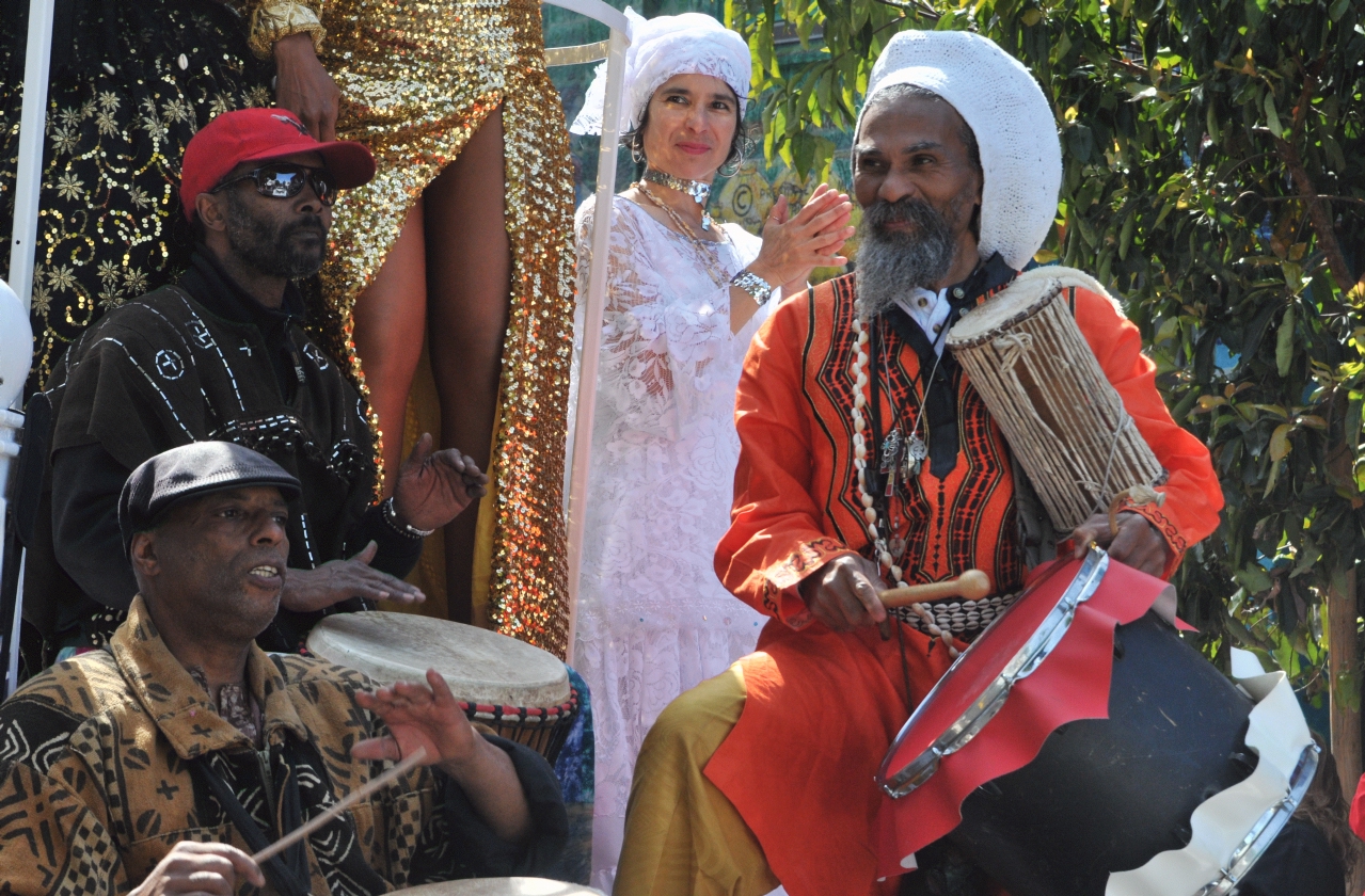 ./Carnival_Parade_San_Francisco_20130526_100915_B13_3549.jpg