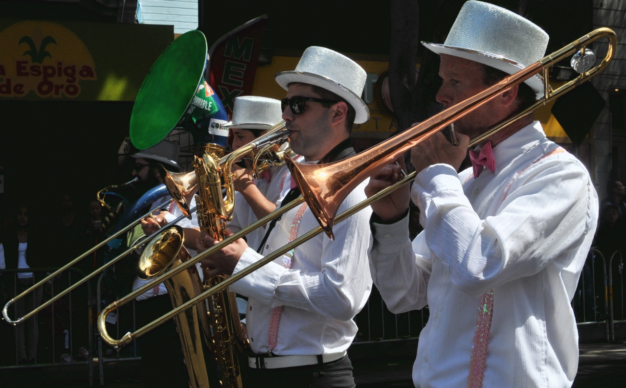 ./Carnival_Parade_San_Francisco_20130526_110337_B13_4105.jpg