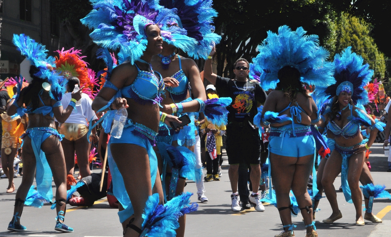 ./Carnival_Parade_San_Francisco_20130526_111910_B13_4396.jpg