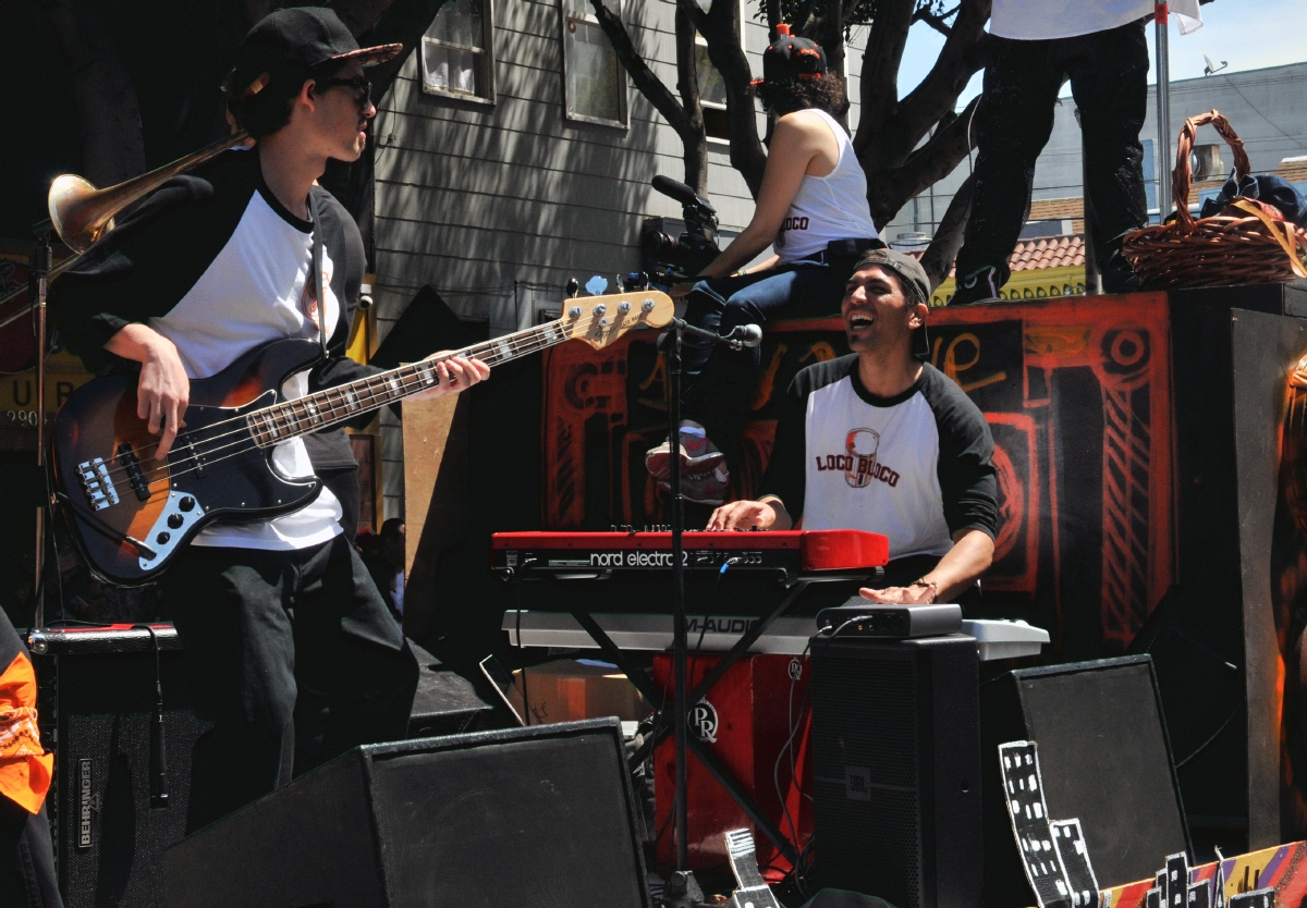 ./Carnival_Parade_San_Francisco_20130526_112249_B13_4357.jpg