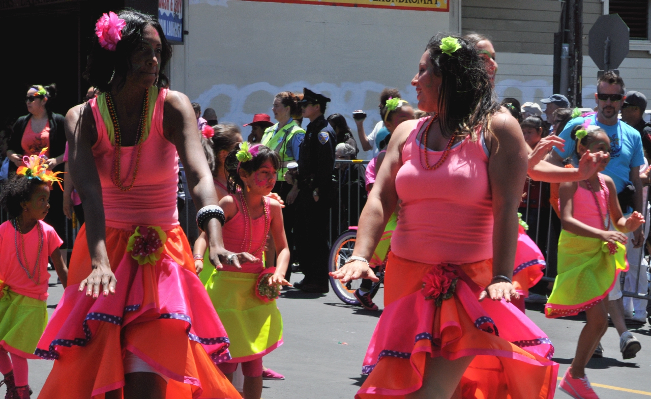 ./Carnival_Parade_San_Francisco_20130526_121033_B13_5007.jpg