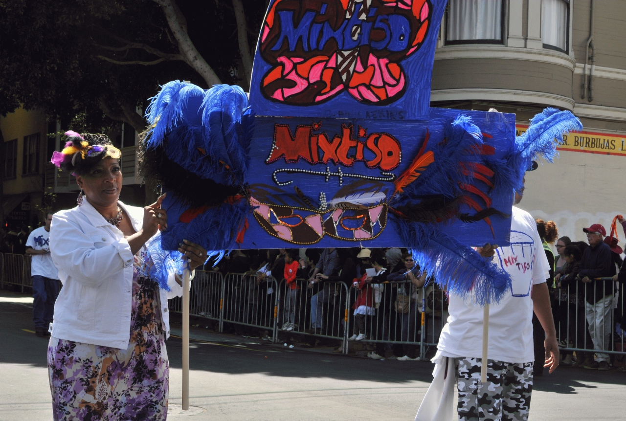 ./Carnival_Parade_San_Francisco_20130526_103223_B13_3785.jpg