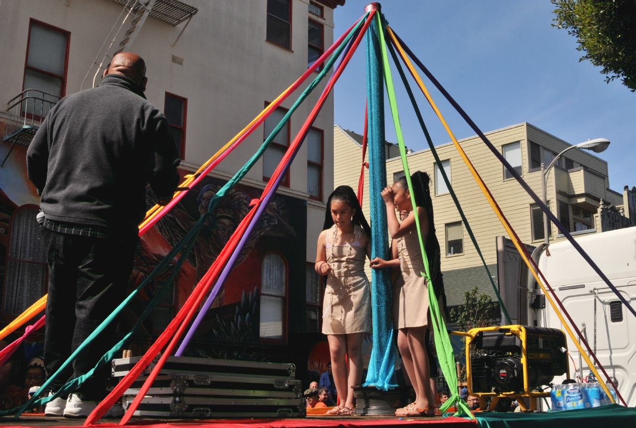 ./Carnival_Parade_San_Francisco_20130526_102505_B13_3706.jpg