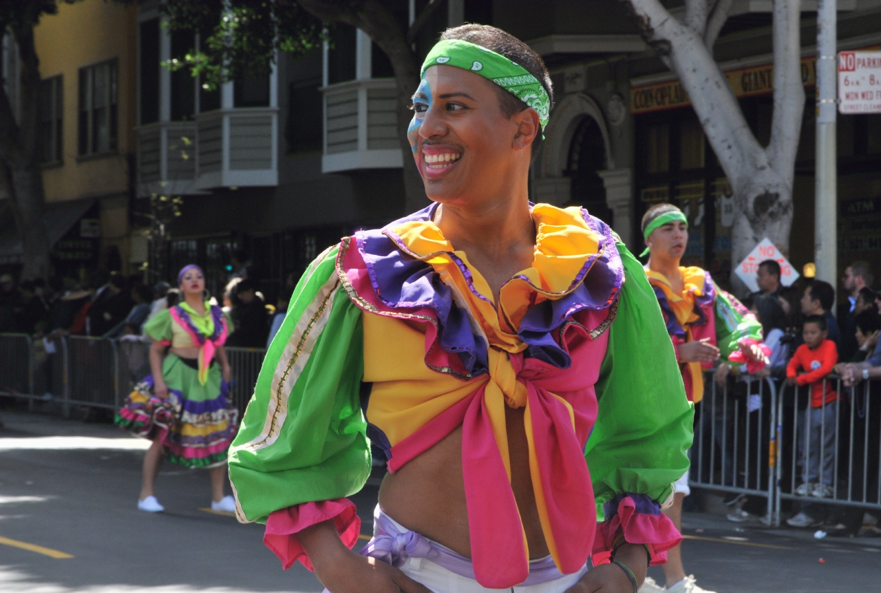 ./Carnival_Parade_San_Francisco_20130526_102554_B13_3715.jpg