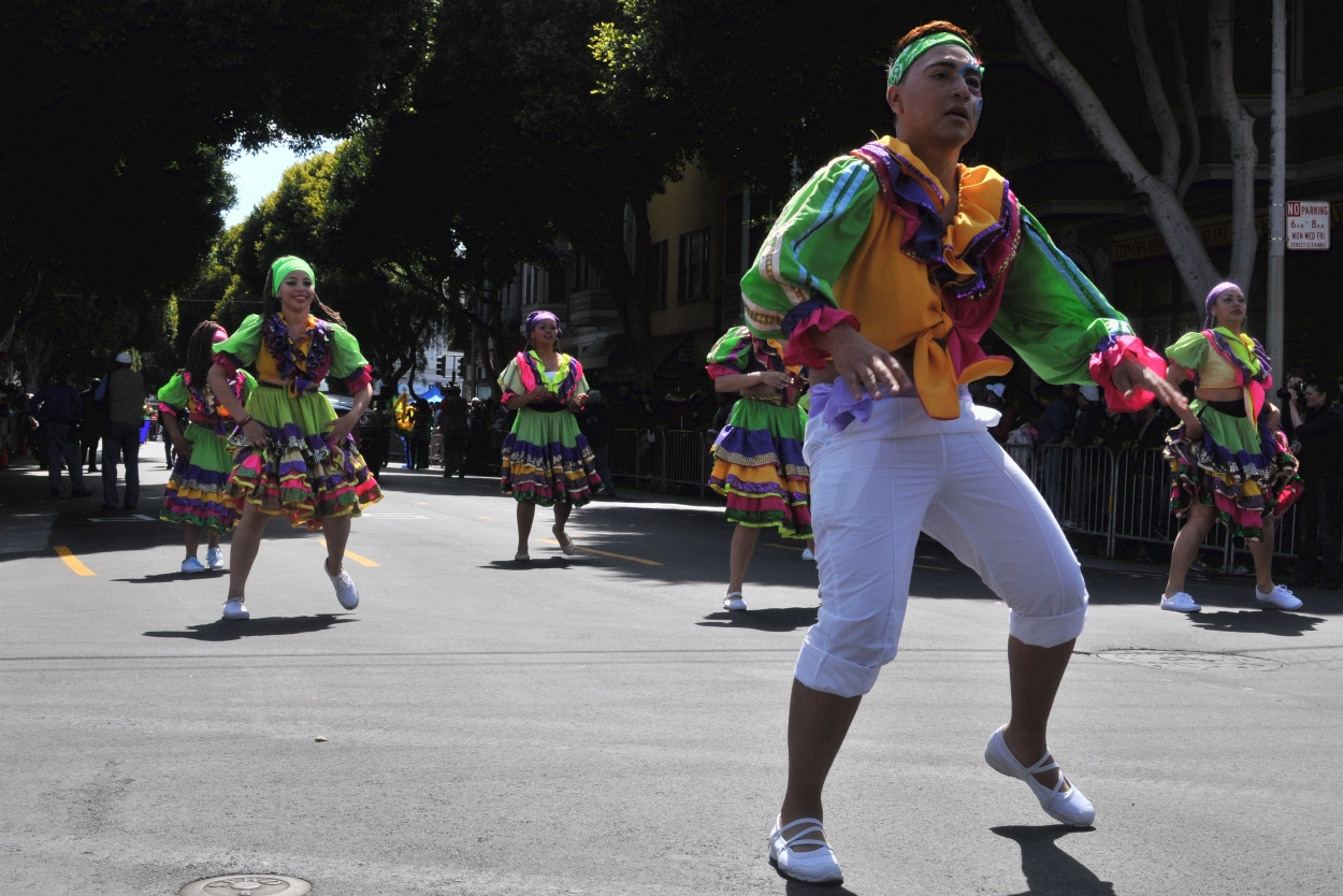 ./Carnival_Parade_San_Francisco_20130526_102607_B13_3717.jpg