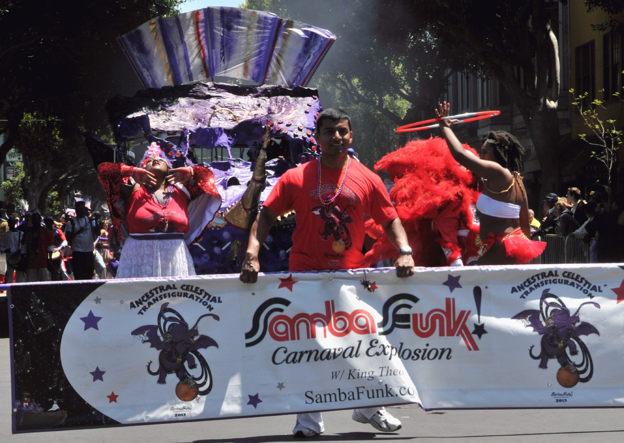 ./Carnival_Parade_San_Francisco_20130526_123221_B13_5235.jpg