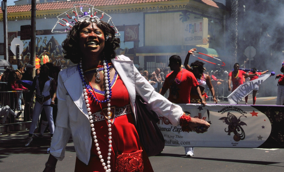 ./Carnival_Parade_San_Francisco_20130526_123415_B13_5243.jpg