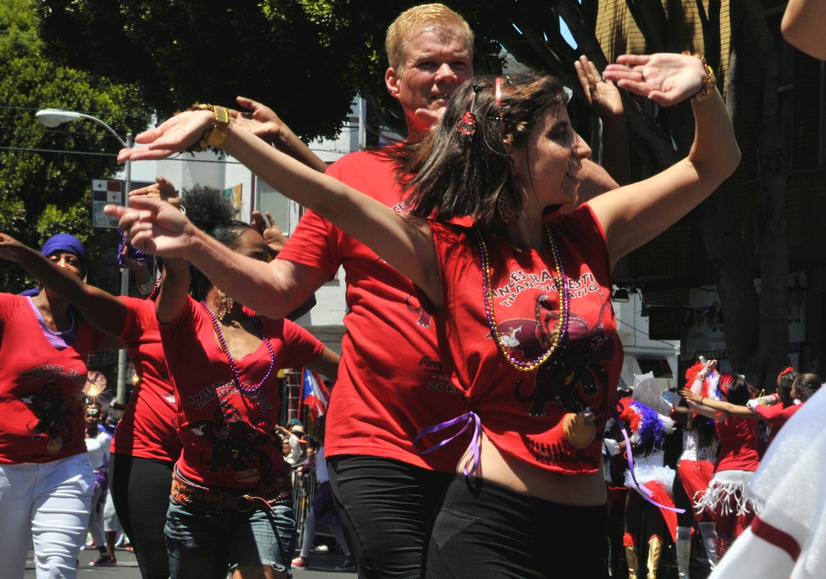 ./Carnival_Parade_San_Francisco_20130526_124112_B13_5331.jpg