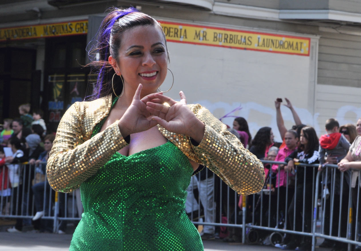 ./Carnival_Parade_San_Francisco_20130526_103048_B13_3764.jpg