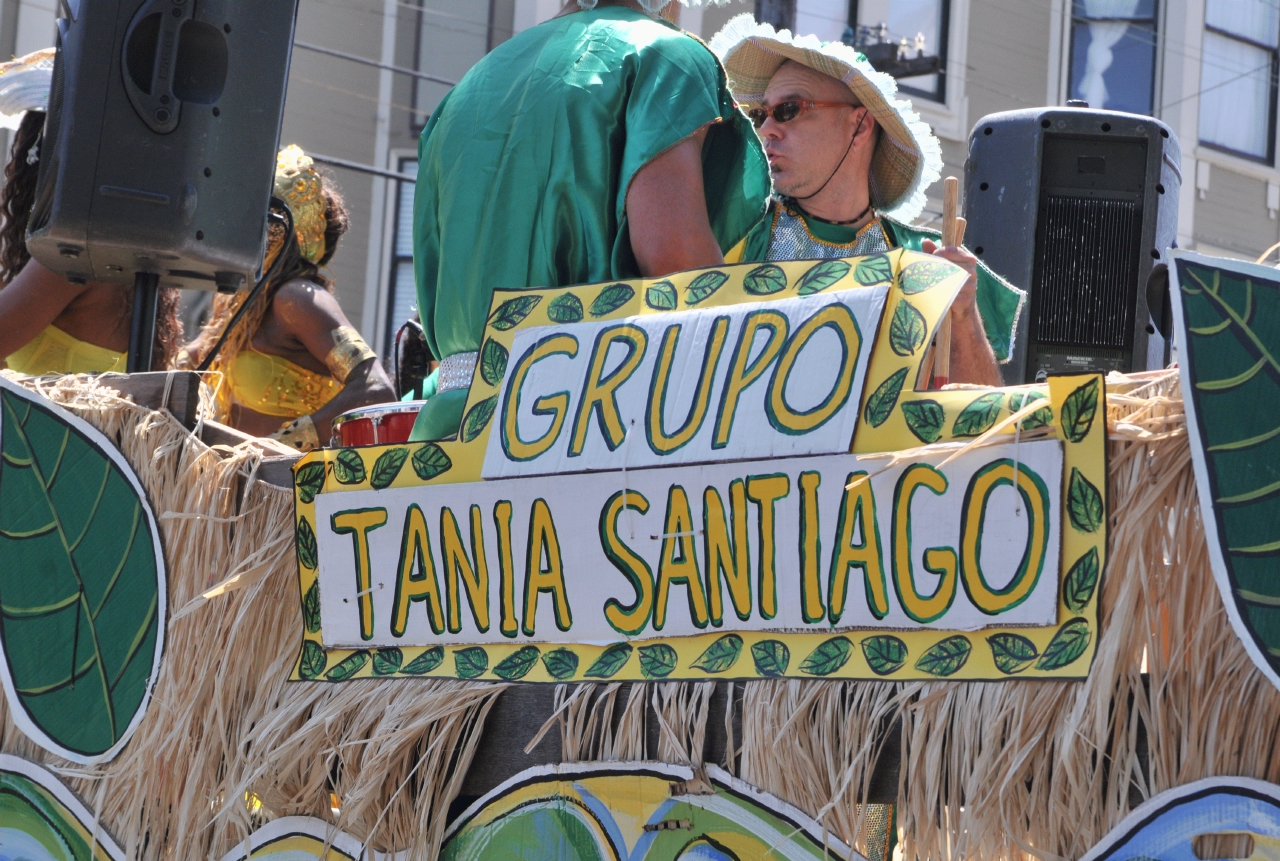 ./Carnival_Parade_San_Francisco_20130526_113248_B13_4503.jpg