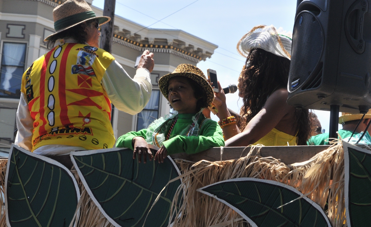 ./Carnival_Parade_San_Francisco_20130526_113315_B13_4512.jpg