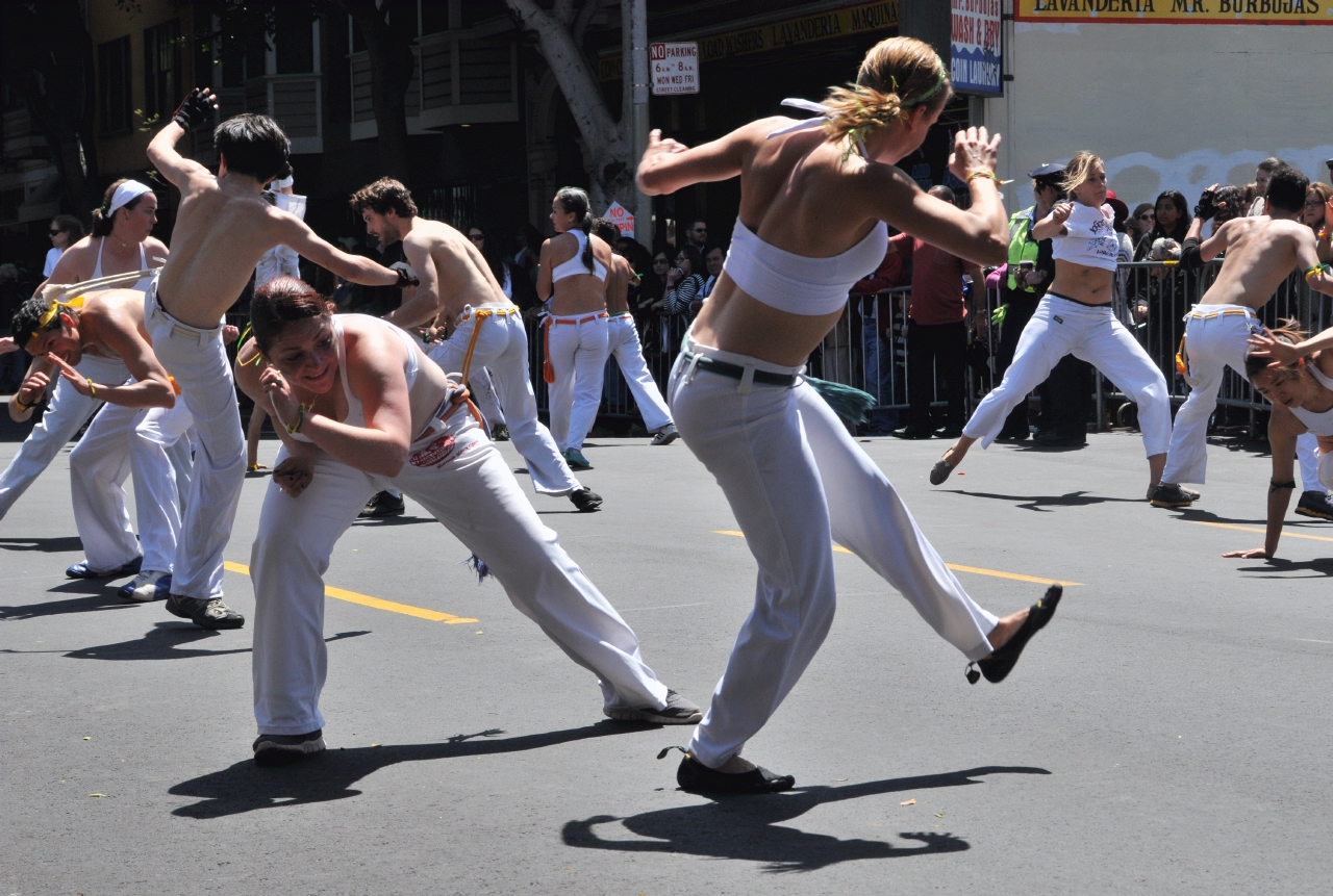 ./Carnival_Parade_San_Francisco_20130526_113421_B13_4546.jpg