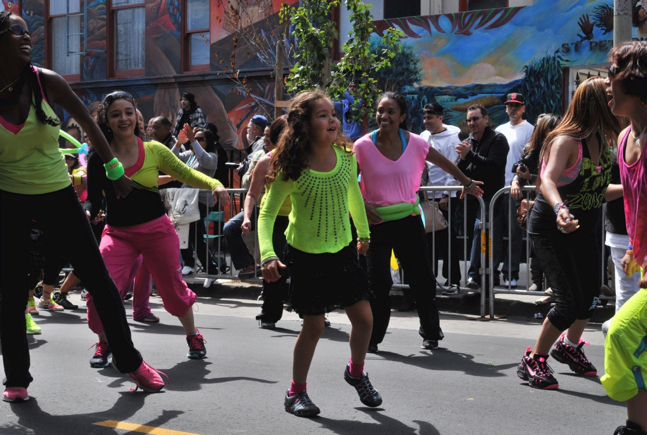 ./Carnival_Parade_San_Francisco_20130526_105114_B13_3953.jpg