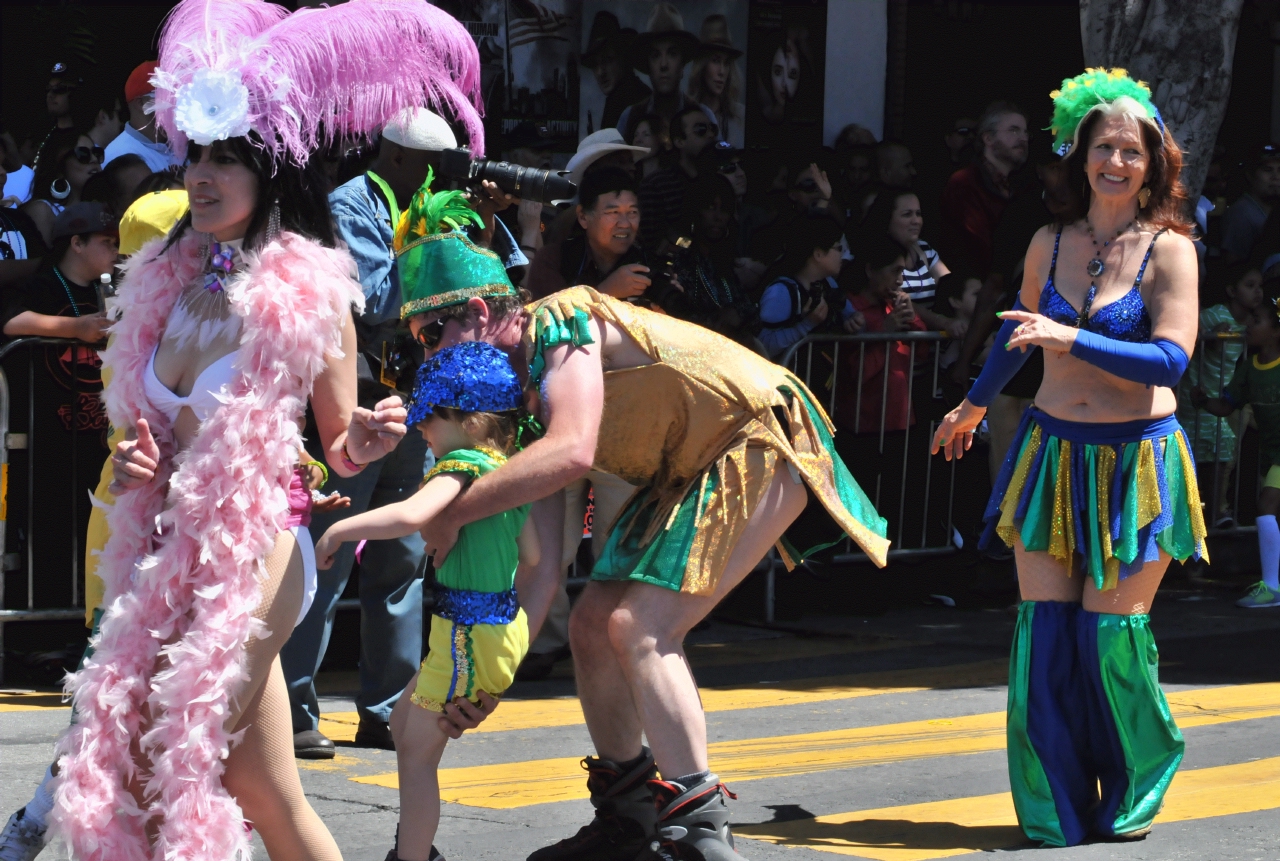 ./San_Francisco_Carnival_Parade_20140525_115219_B14_0730.jpg