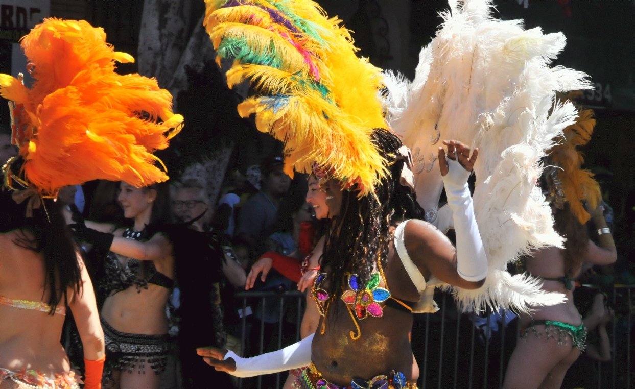 ./San_Francisco_Carnival_Parade_20140525_115355_C14_4999.jpg