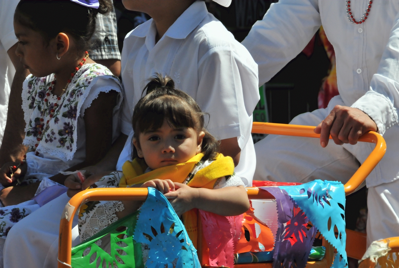 ./San_Francisco_Carnival_Parade_20140525_110443_B14_0544.jpg