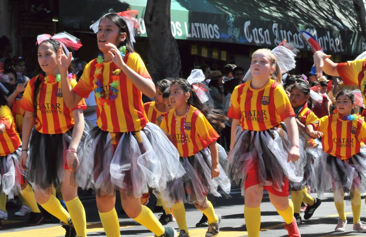 ./San_Francisco_Carnaval_Parade_20140525_103526_B14_0395.jpg