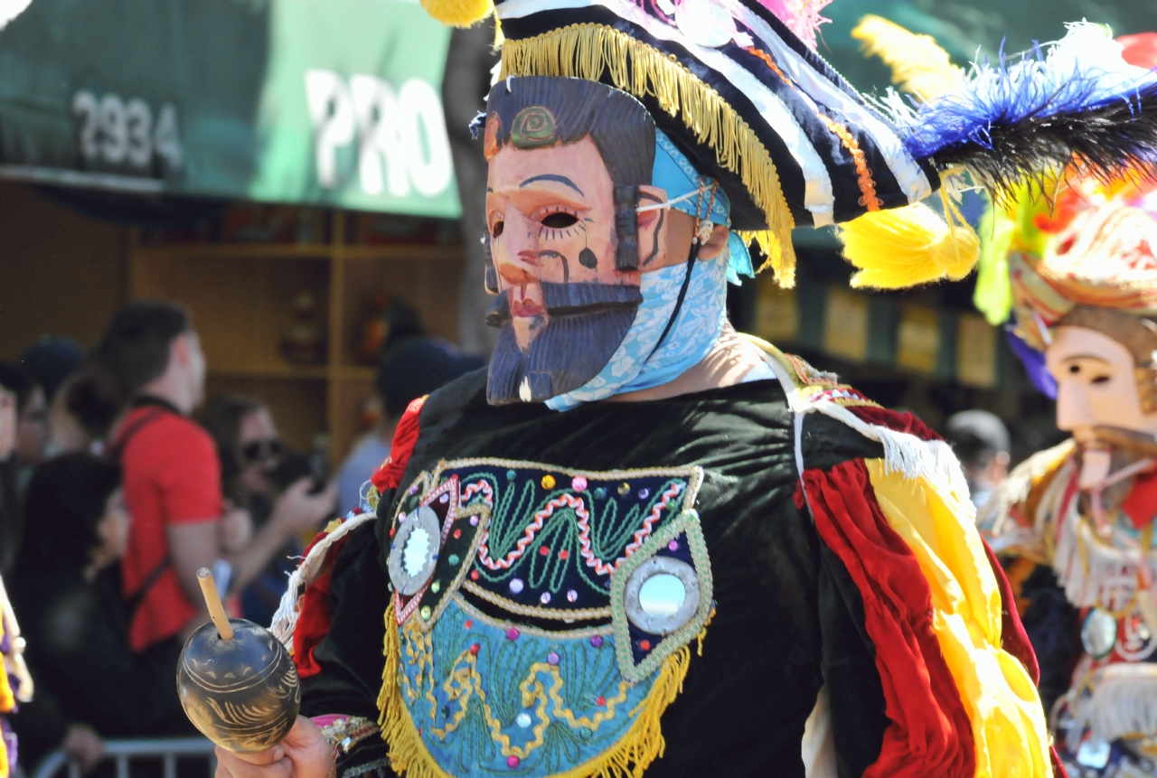 ./San_Francisco_Carnival_Parade_20140525_102648_B14_0362.jpg