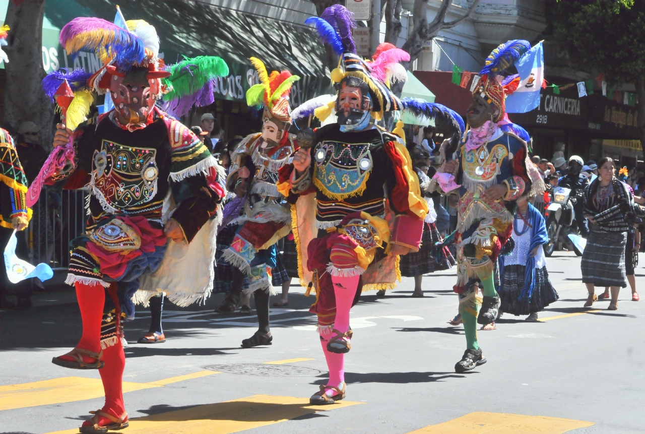 ./San_Francisco_Carnival_Parade_20140525_102710_C14_4420.jpg