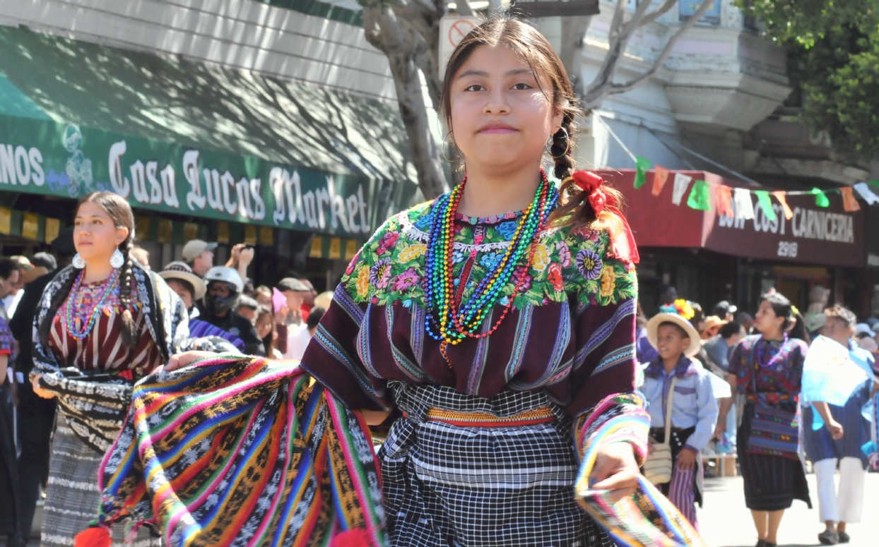 ./San_Francisco_Carnival_Parade_20140525_102712_B14_0367.jpg