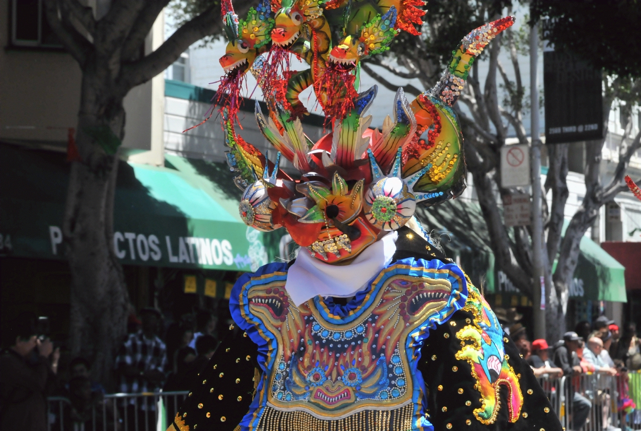 ./San_Francisco_Carnival_Parade_20140525_120821_C14_5153.jpg