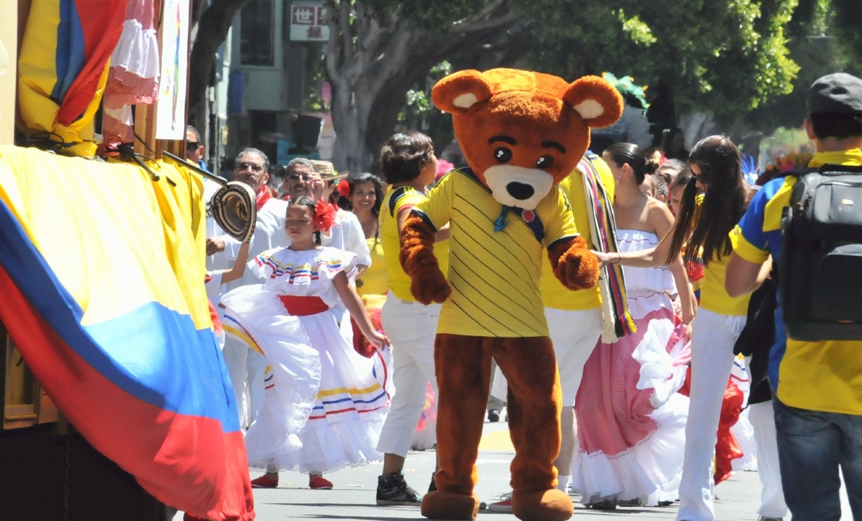 ./San_Francisco_Carnival_Parade_20140525_114721_B14_0696.jpg