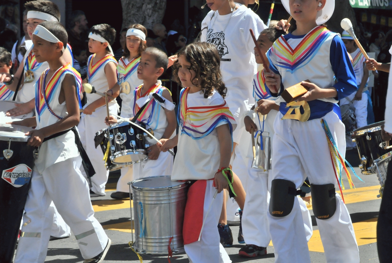 ./San_Francisco_Carnaval_Parade_20140525_105147_C14_4589.jpg