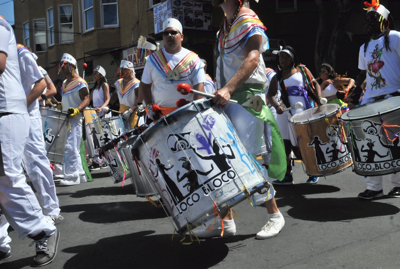 ./San_Francisco_Carnaval_Parade_20140525_105231_C14_4602.jpg